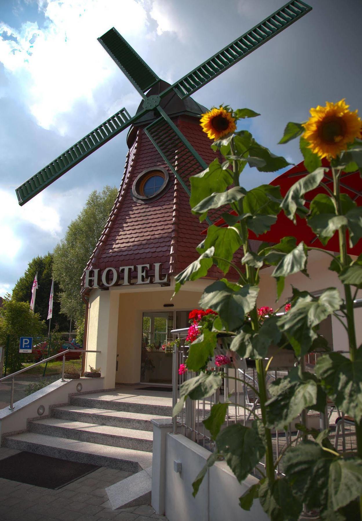 Hotel Restaurant Zur Windmühle 3*